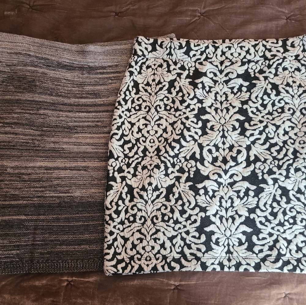 Lot of 2 LOFT Ann Taylor Knit Skirt Size Med EUC